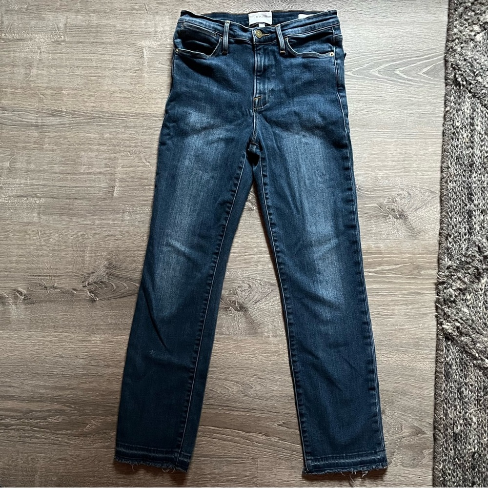 FRAME Le High Straight Jeans- Released hem- Good stretch keeps shape!